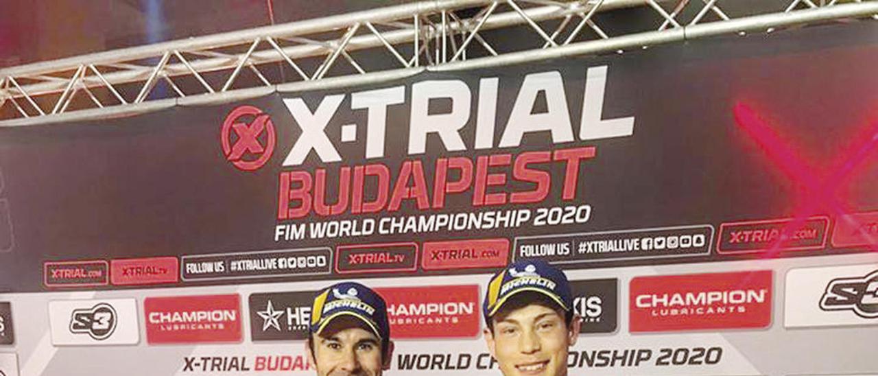 Marcelli, junto a Toni Bou, en el podio de Budapest. // Montesa Trial