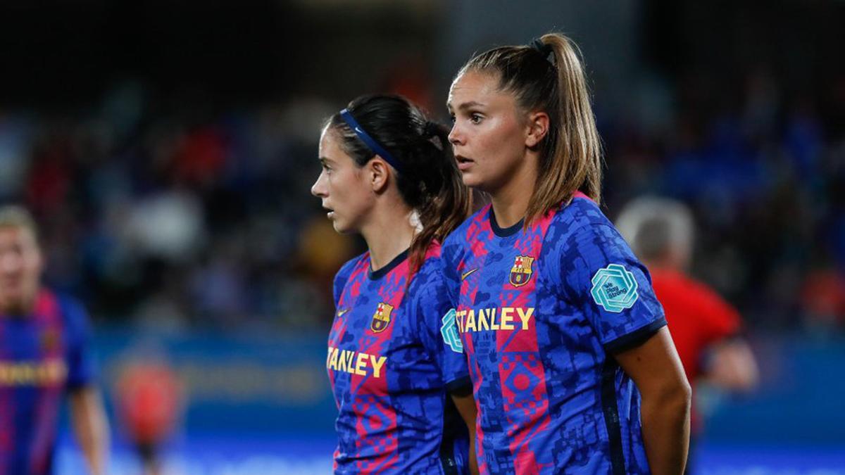 Lieke Martens y Aitana Bonmatí ante el Arsenal