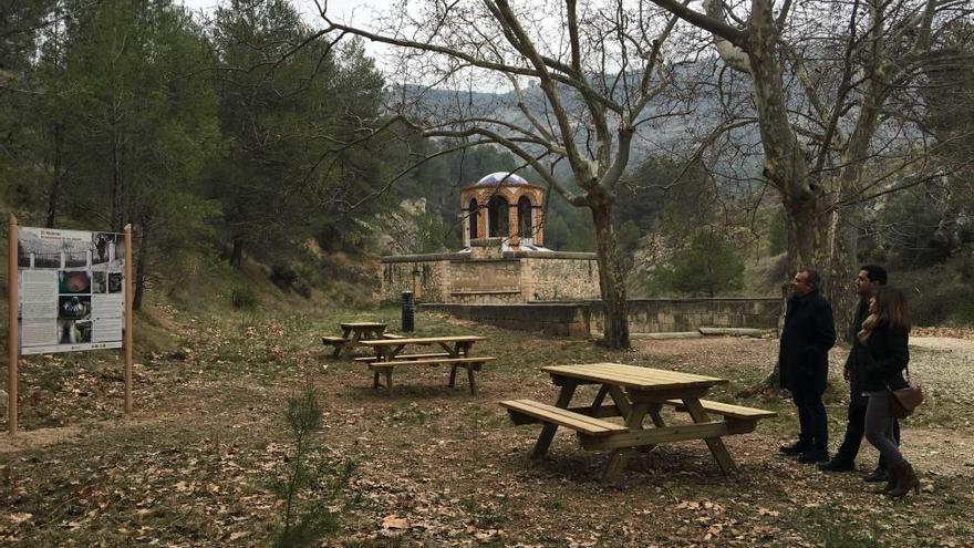 El aclade y los ediles Zamorano y Martínez durante una visita al Molinar