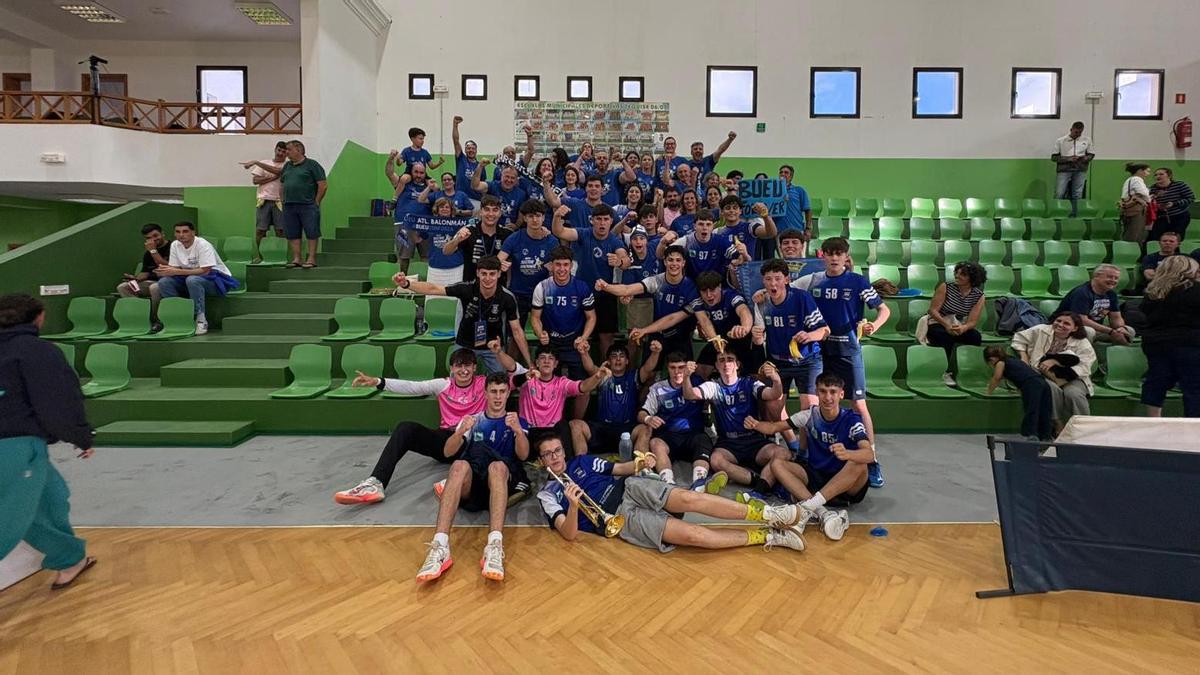 Los cadetes del Serviauto Bueu Atlético consiguieron este sábado en Lanzarote su clasificación para el Top 8 después de ganar 41-43 al Chinijos-Ortopedia Carmen.