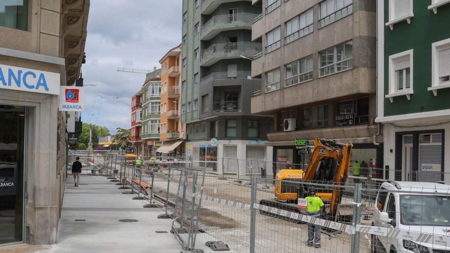 La calle del Conde de Vallellano se renueva totalmente y se dedica a Clara Campoamor. | Iñaki Abella
