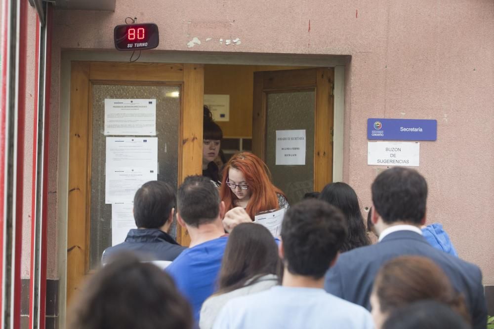 Colas en el IES Cerdeño