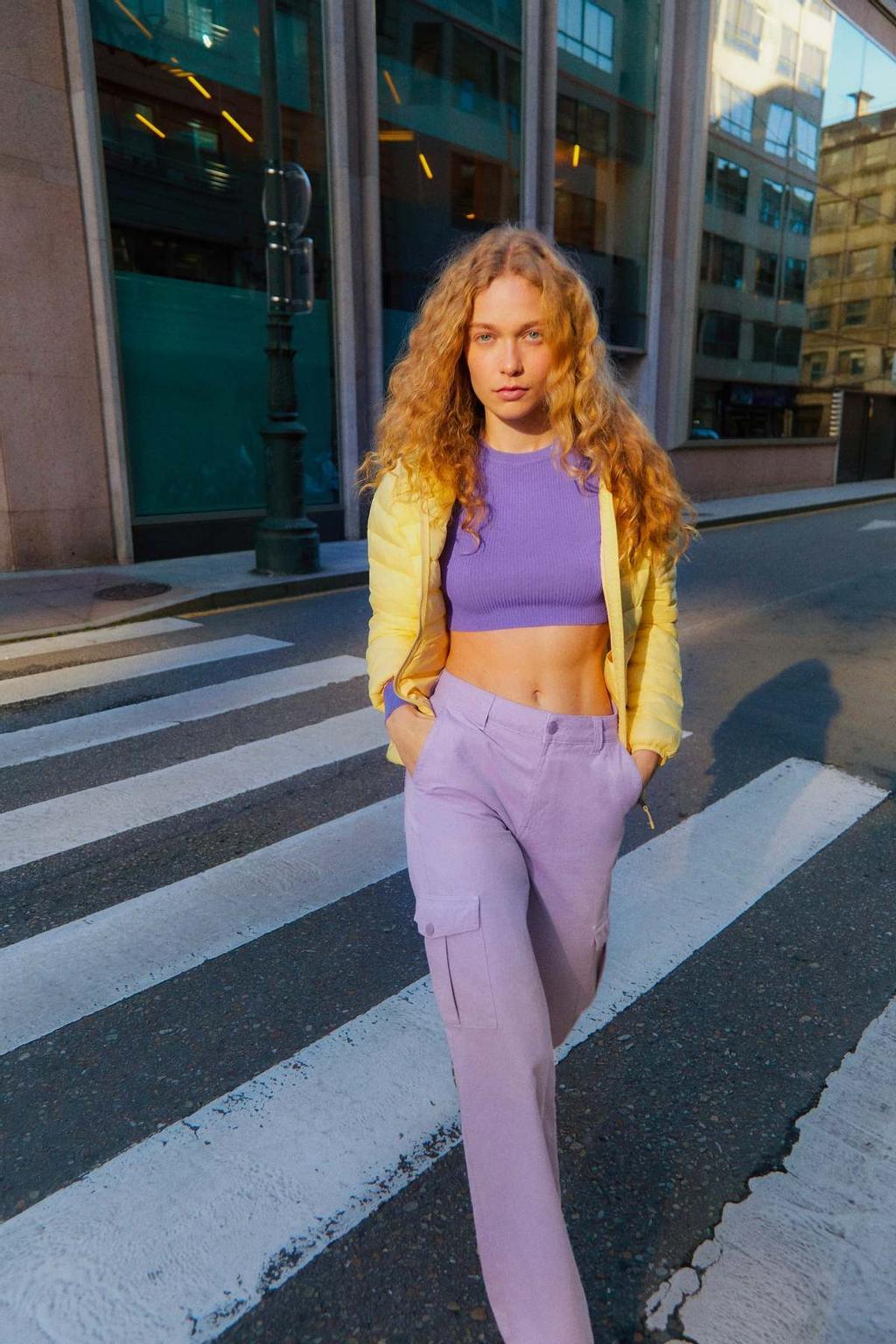 pantalones morados pull and bear