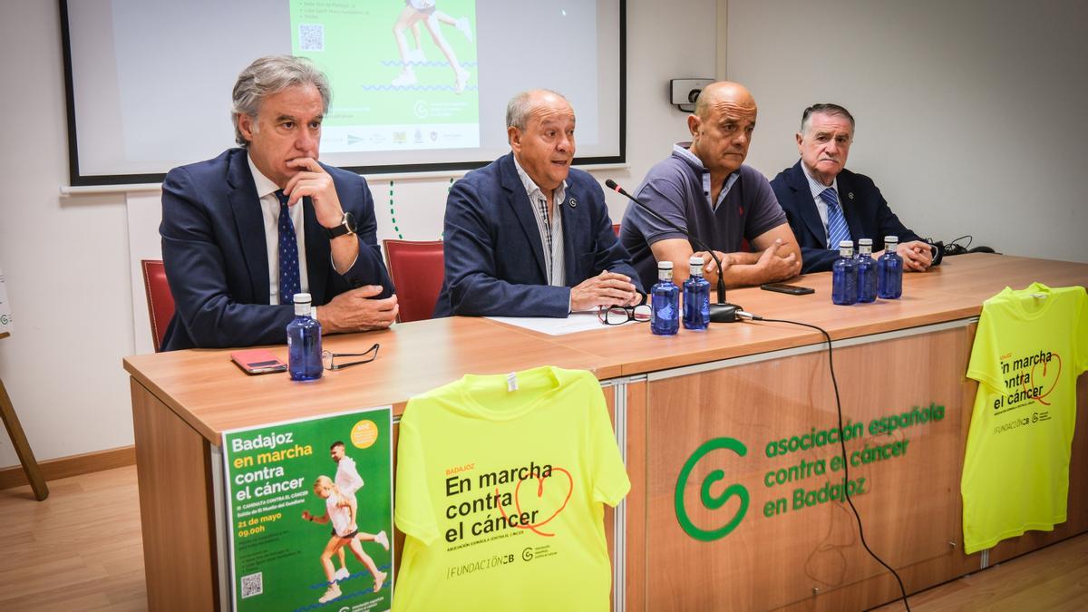 El Doctor García junto a Joaquín Calderón en el acto de presentación.