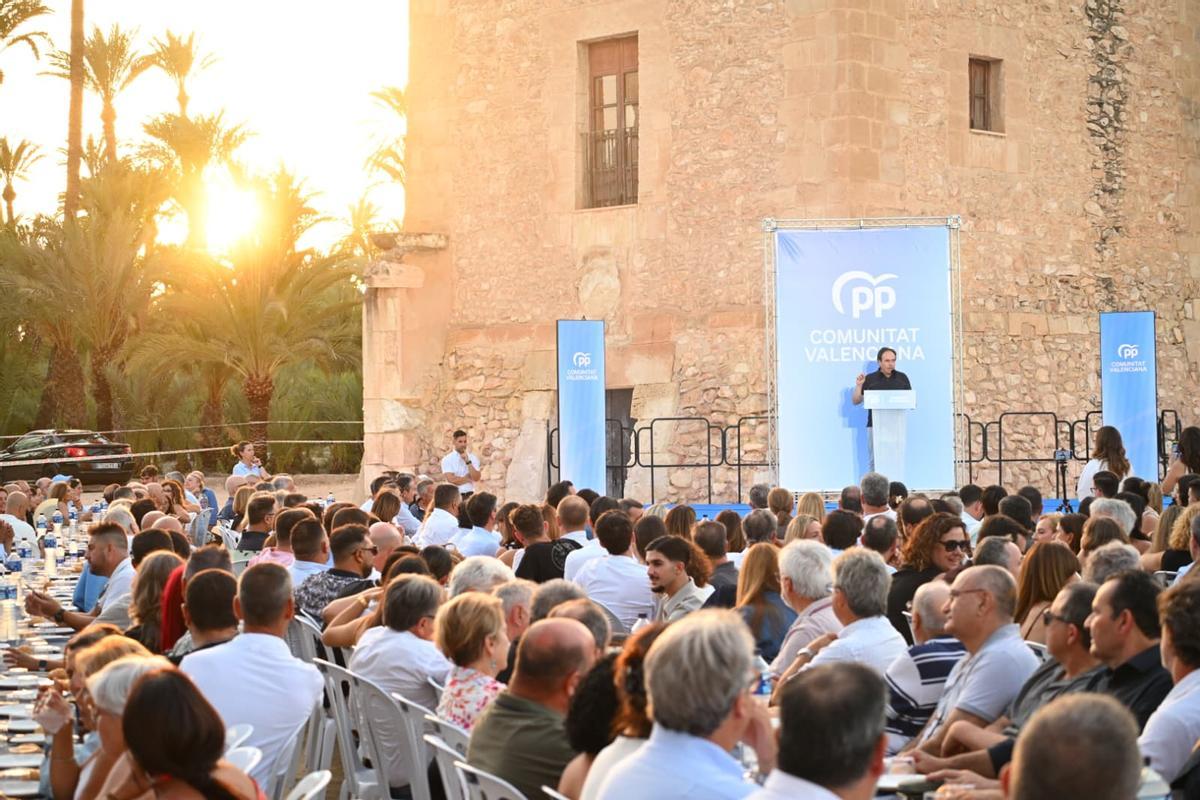 El PP convierte Elche en el escaparate del apoyo de Alicante a Juanfran Pérez Llorca ante Génova