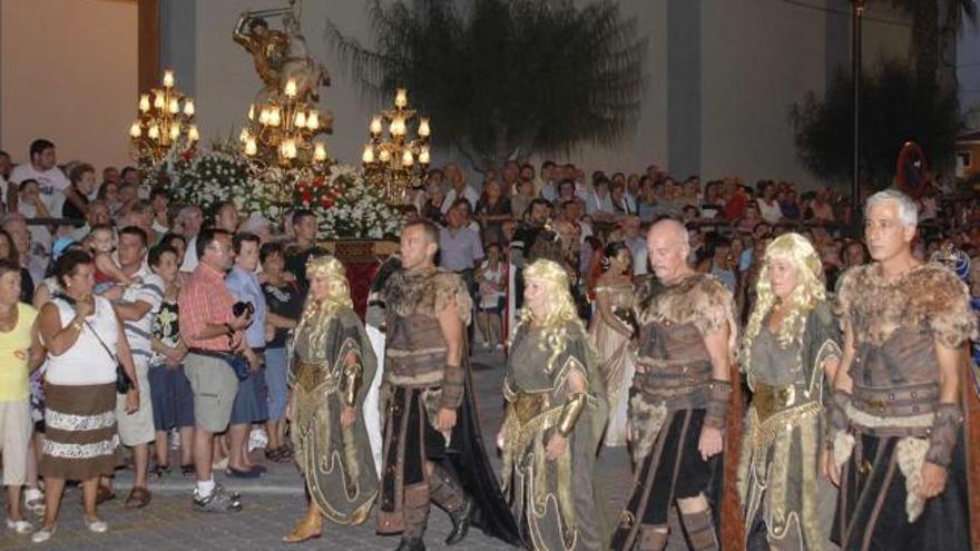 Imagen de un desfile de los Moros y Cristianos.