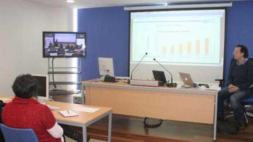 Videoconferencia de comercio en la red en el aula Cemit de Lalín