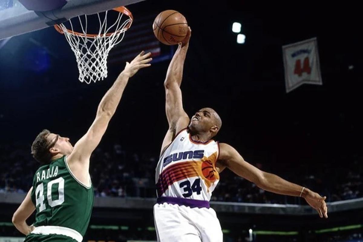 'Sir' Charles era pequeño de estatura (1,98) pero alguna de sus acciones eran espectaculares y la afición lo adoraba