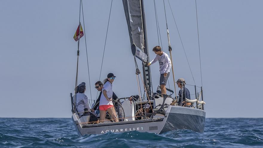 La tripulación del Aquarelle en plena regata