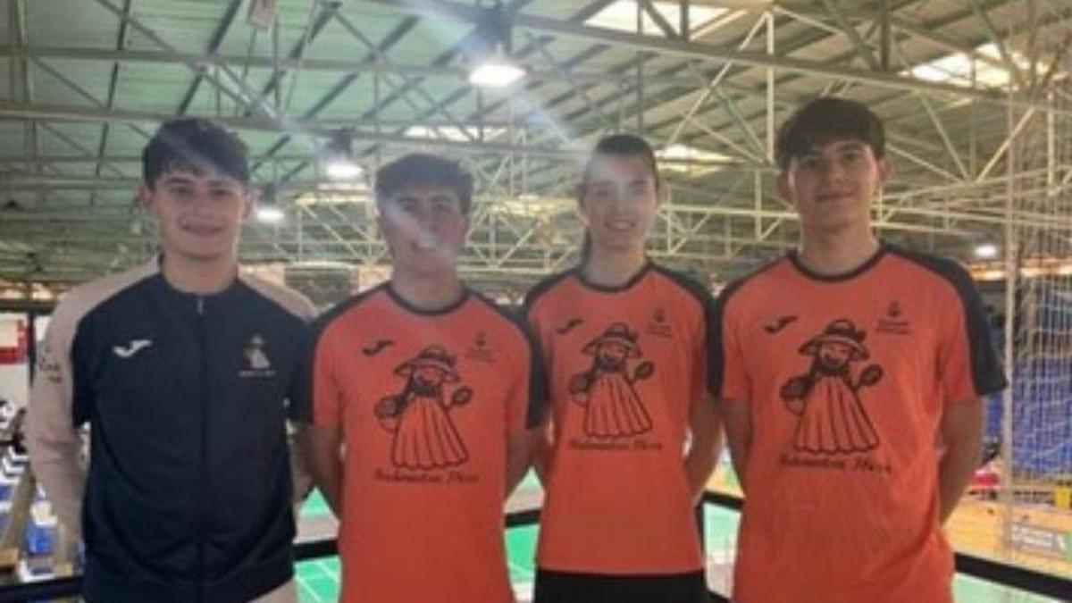 Los badmintonistas ibiencos que se desplazaron al Campeonato de España Absoluta en Cartagena