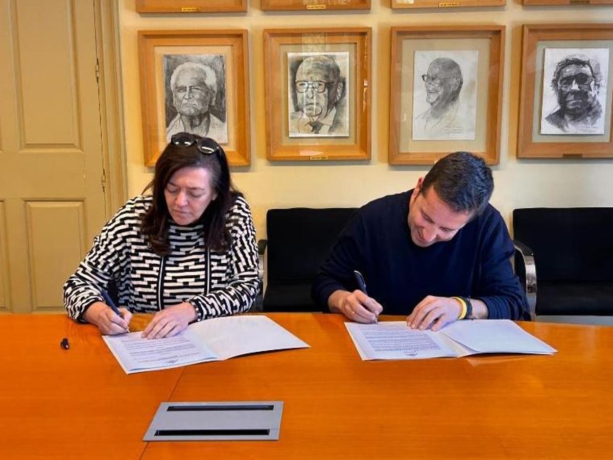 Firma del acuerdo entre el Colegio de Arquitectos y Doña Francisquita.