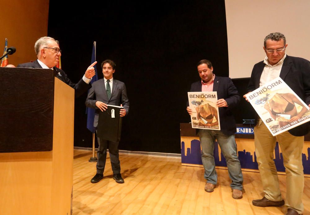 Multitudinaria presentación del teleférico proyectado sobre Benidorm