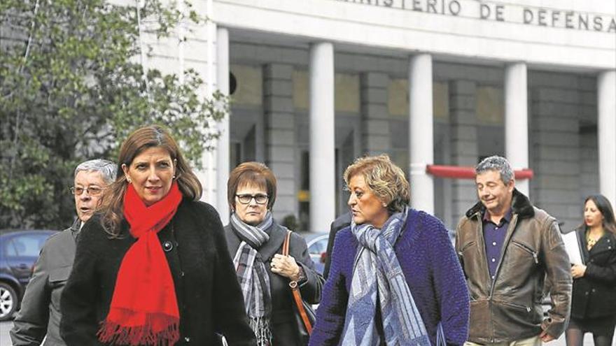 Las familias piden a Rajoy que aclare la marcha del exministro