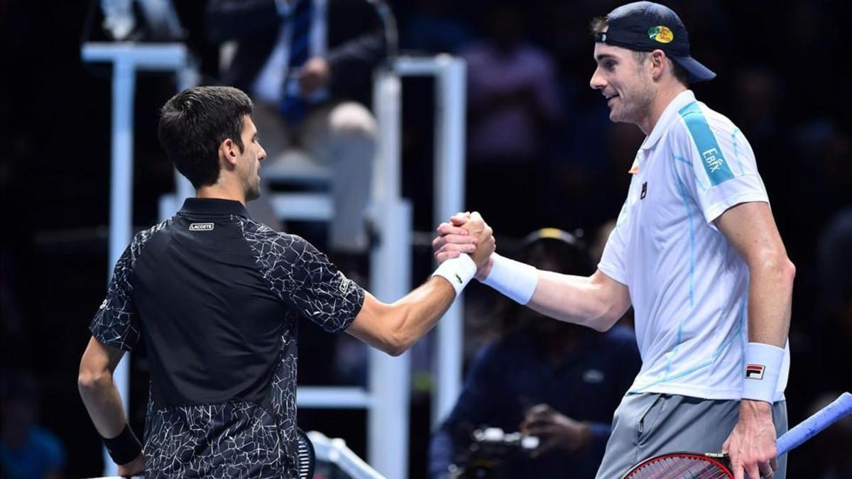 Novak Djokovic venció a Josh Isner en ATF Finals