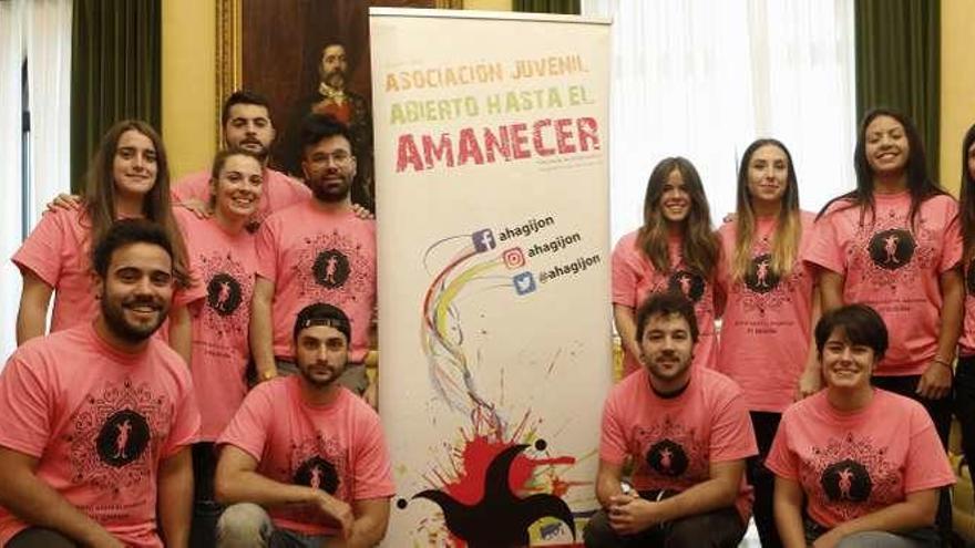 Jóvenes de la asociación &quot;Abierto hasta el Amanecer&quot;.