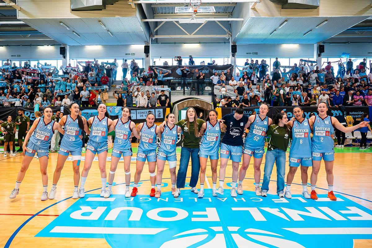 La plantilla celebra la clasificación para la final.