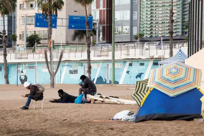 El temor a la deportación empuja a cientos de migrantes a vivir en la calle