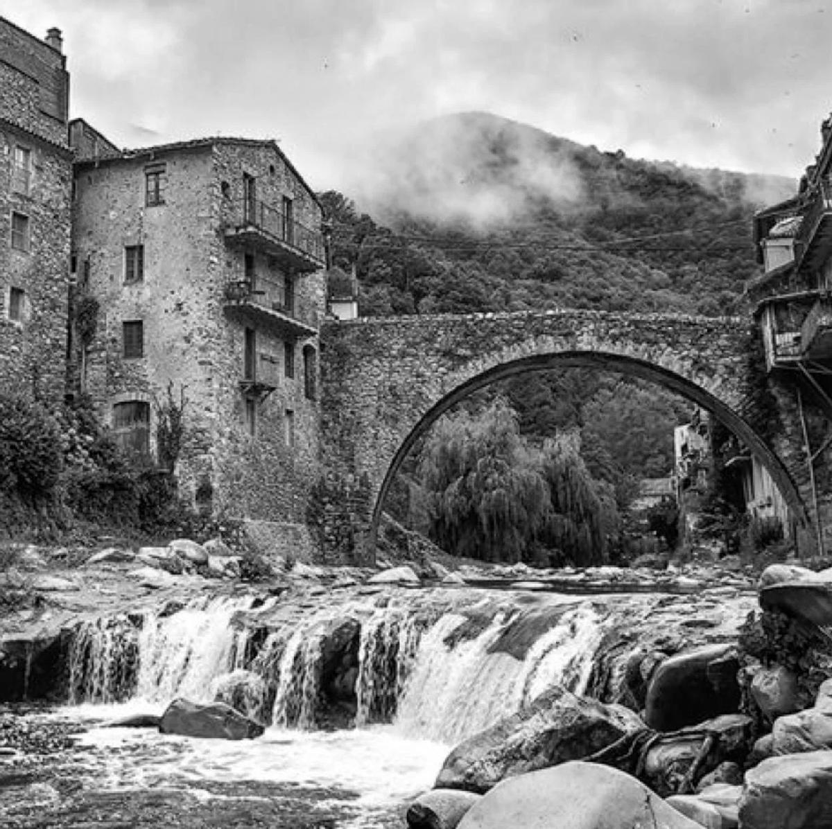 El puente de Osor (Girona), cuna de la firma Toni Pons.