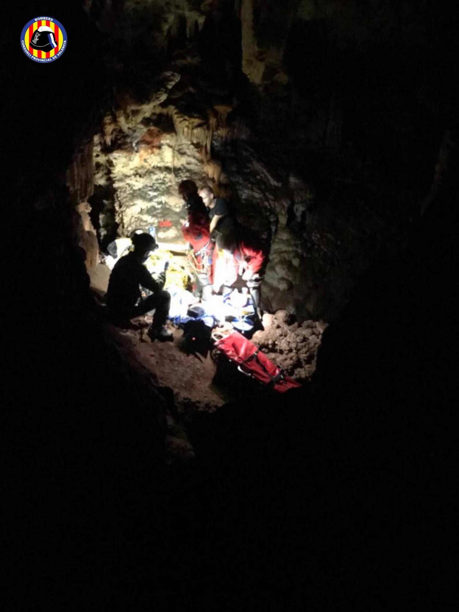 Rescate de una mujer en la Cueva de Maravillas de Dos Aguas