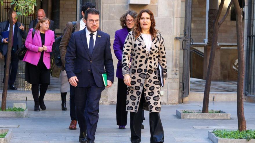 El president del Govern, Pere Aragonès, i la vicepresidenta, Laura Vilagrà, abans del Consell Executiu