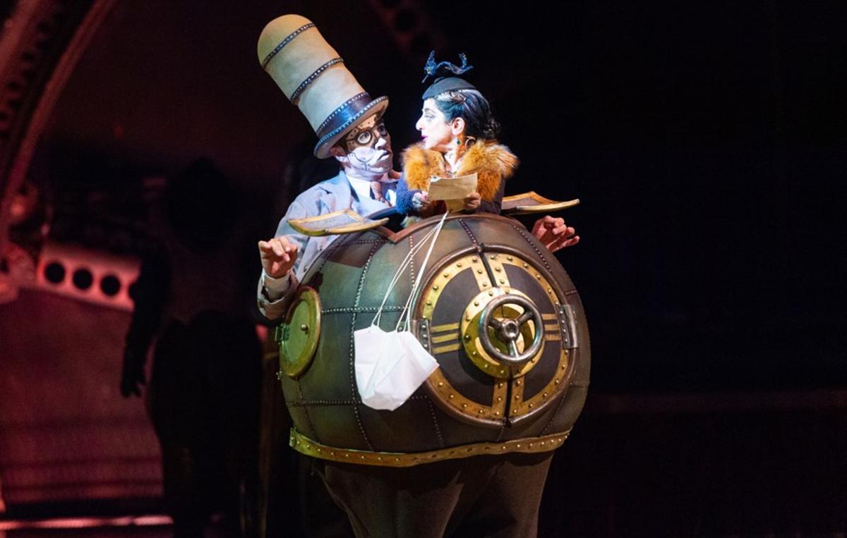 El Sr. Microcosmos en un momento del espectáculo