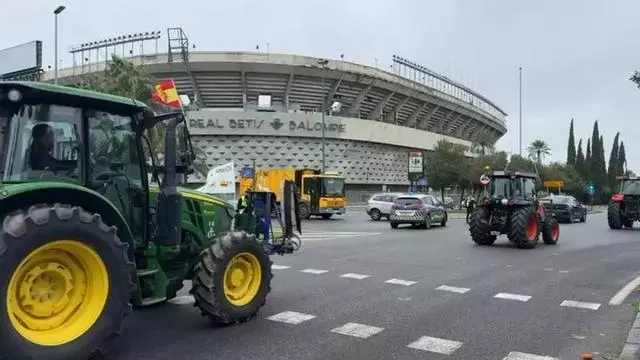 Vídeo | Los tractores de Los Palacios ya están en Sevilla