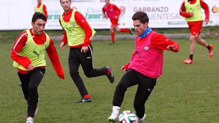 Ioritz, Ochoa y Aarón Aguado, durante un entrenamiento.