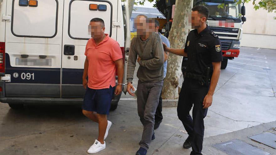 Ingresa en prisión el acusado de degollar a un joven con una botella rota en Palma