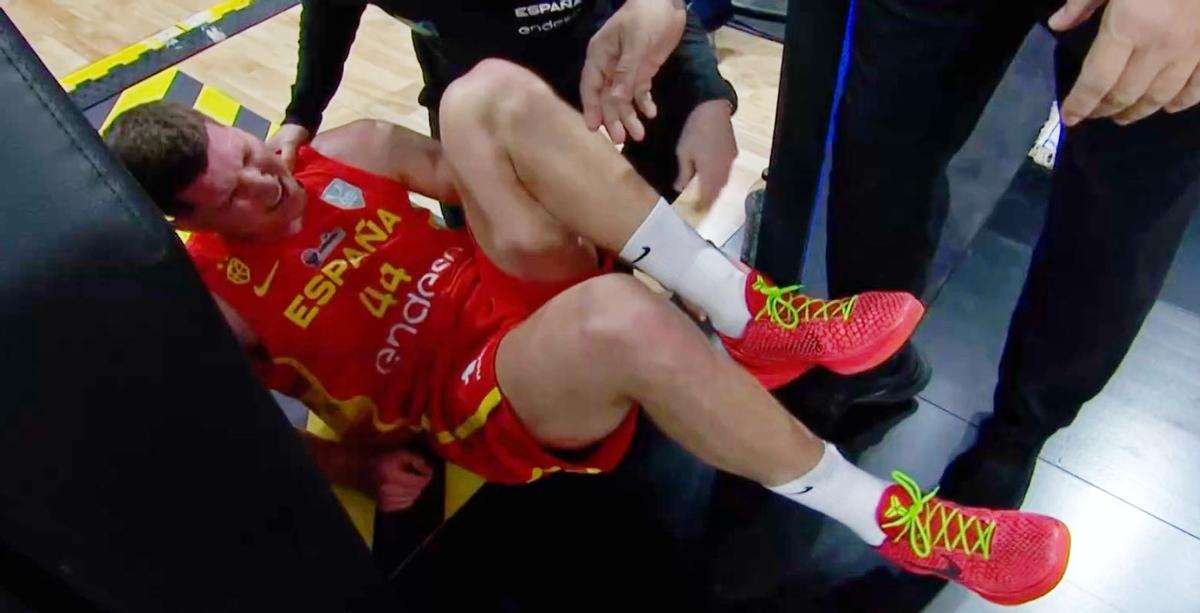 Joel Parra, tras lesionarse con España