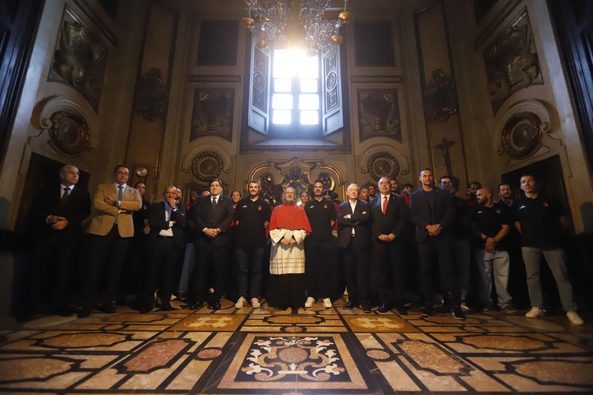 Ofrenda de flores y visita al ayuntamiento del Casademont Zaragoza Ofrenda de flores y visita al ayuntamiento del Casademont Zaragoza