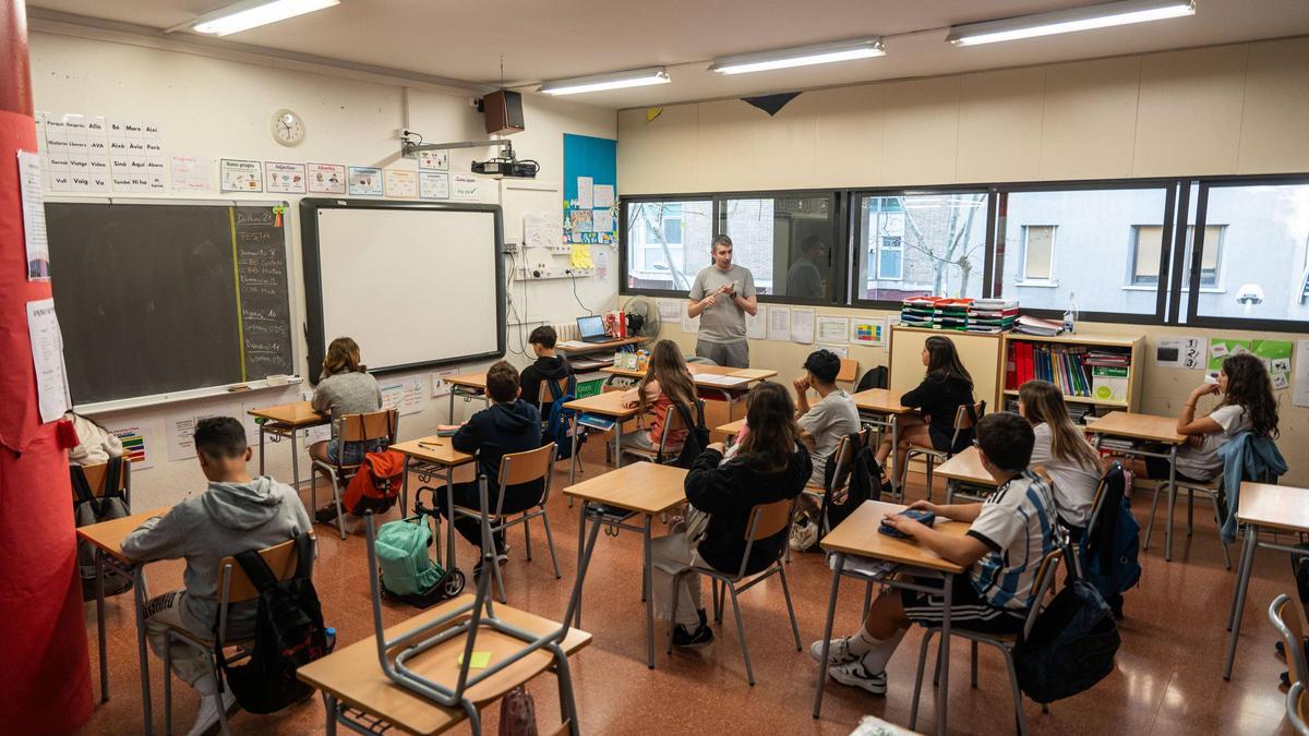 Alumnado de primaria en una escuela en Barcelona, este abril.