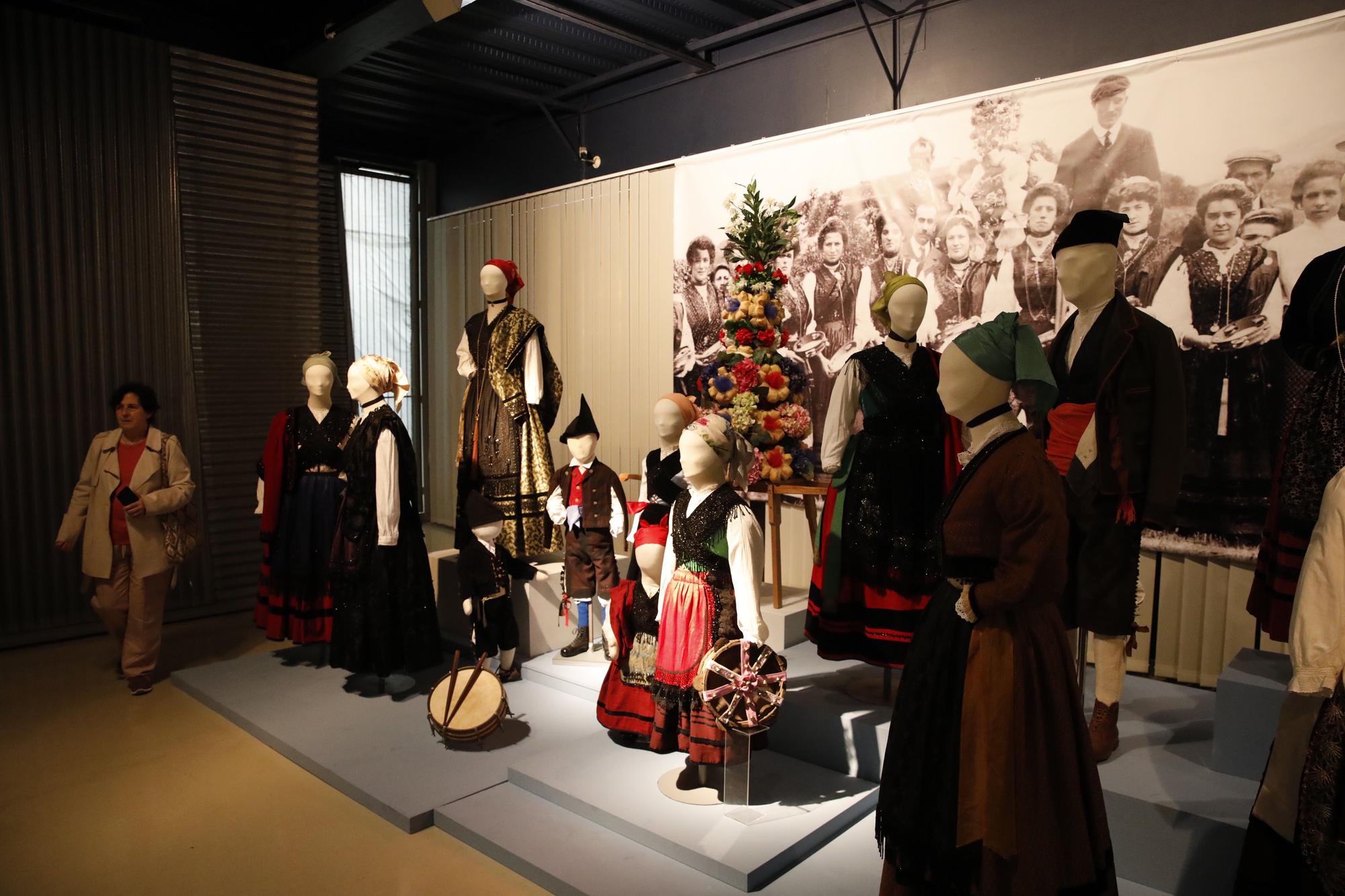 La historia de los trajes de asturianos en Llanes