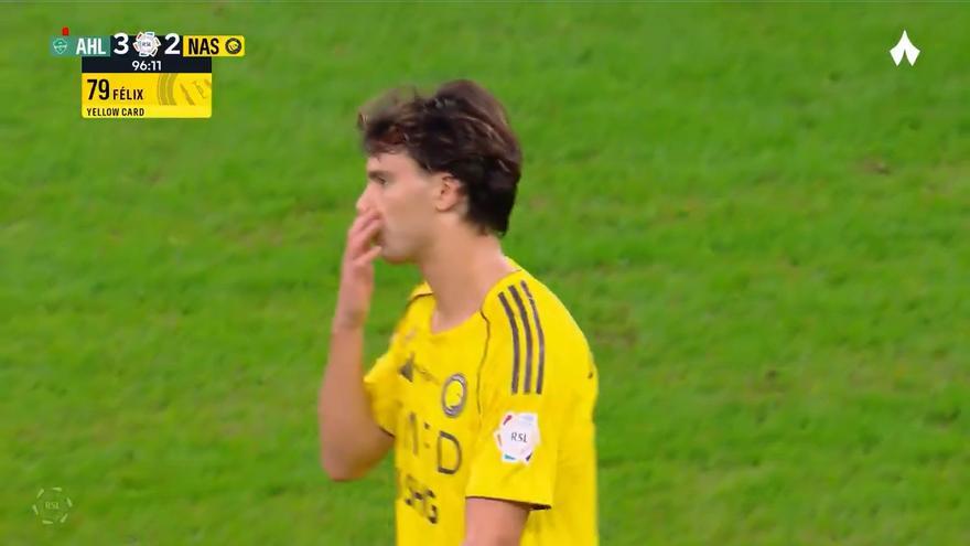 João Félix recibe un bofetón de Ali Majrashi en el Al-Ahli - Al Nassr