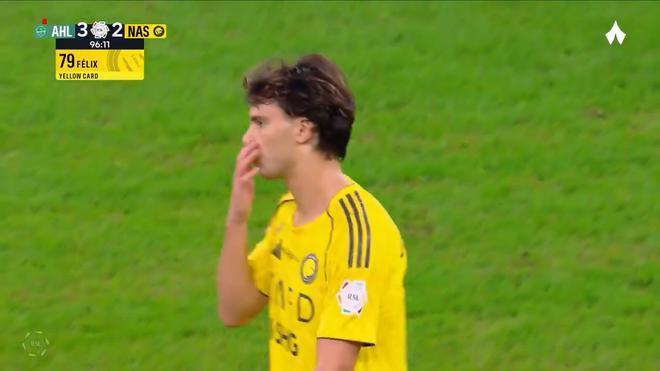 João Félix recibe un bofetón de Ali Majrashi en el Al-Ahli - Al Nassr