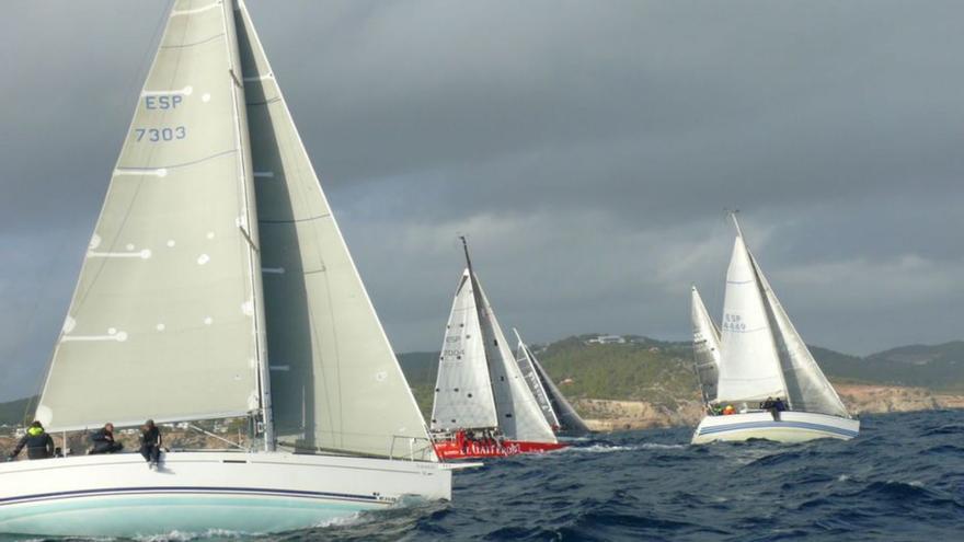 Ramón Balanzat levanta el Trofeo One para cruceros con el ‘Posidonia Uno’ | CNI