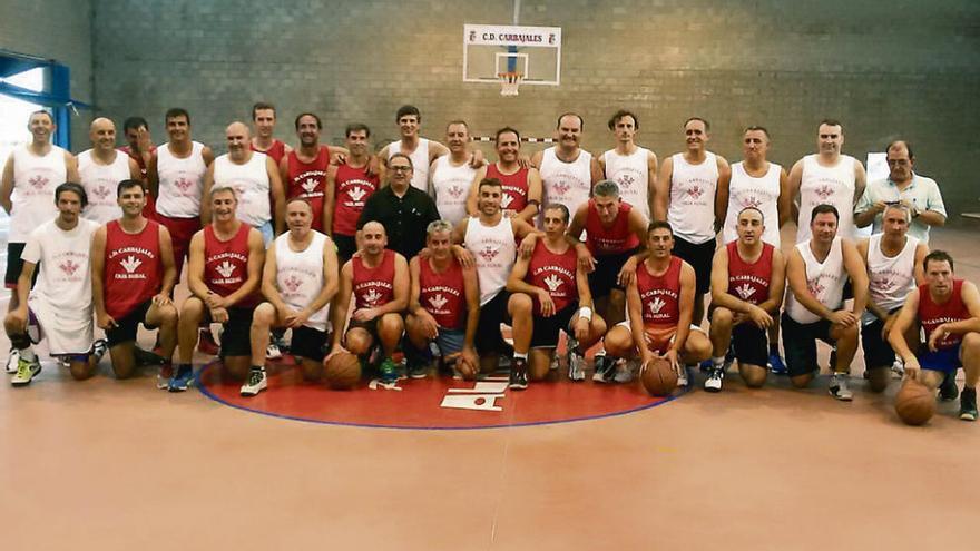 Los participantes en el tradicional torneo veraniego en el que Carbajales derrotó al PC Boom y cayó en veteranos.