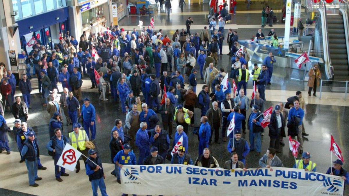 Voro Espí en una de las conm
anifestaciones de la fábrica.  V.E.