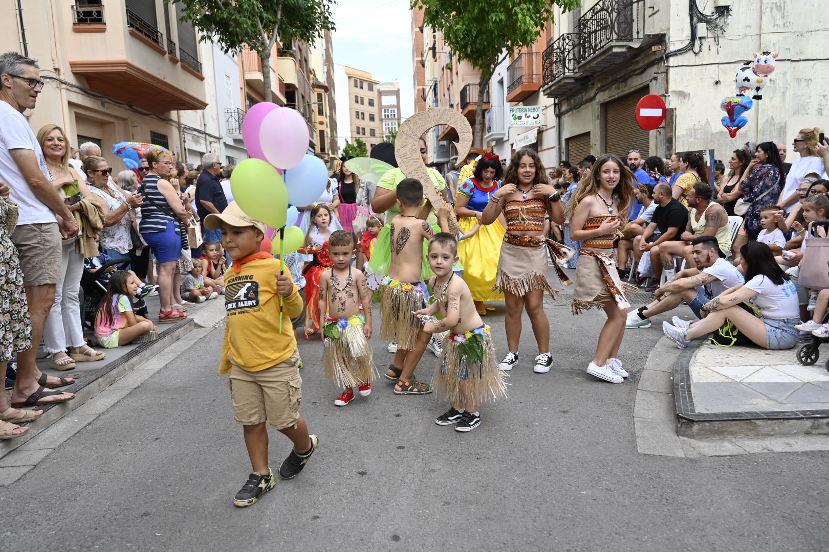 Imaginación y humor al poder en el desfile de las collas del Grau