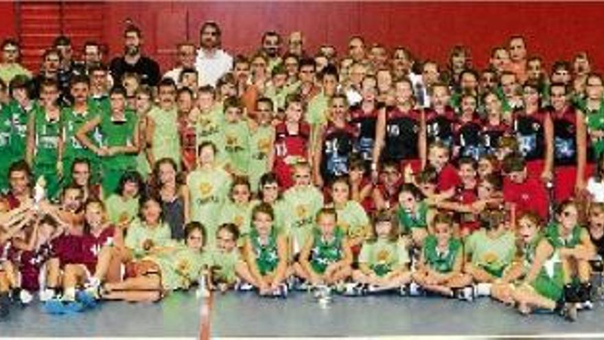 Un total de 14 equips  i 180 nens passen pel Torneig Vila de Sallent
