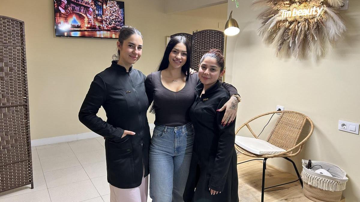 Estefanía Tirado junto a Beatriz Gazapo y Stefanía Tomé.