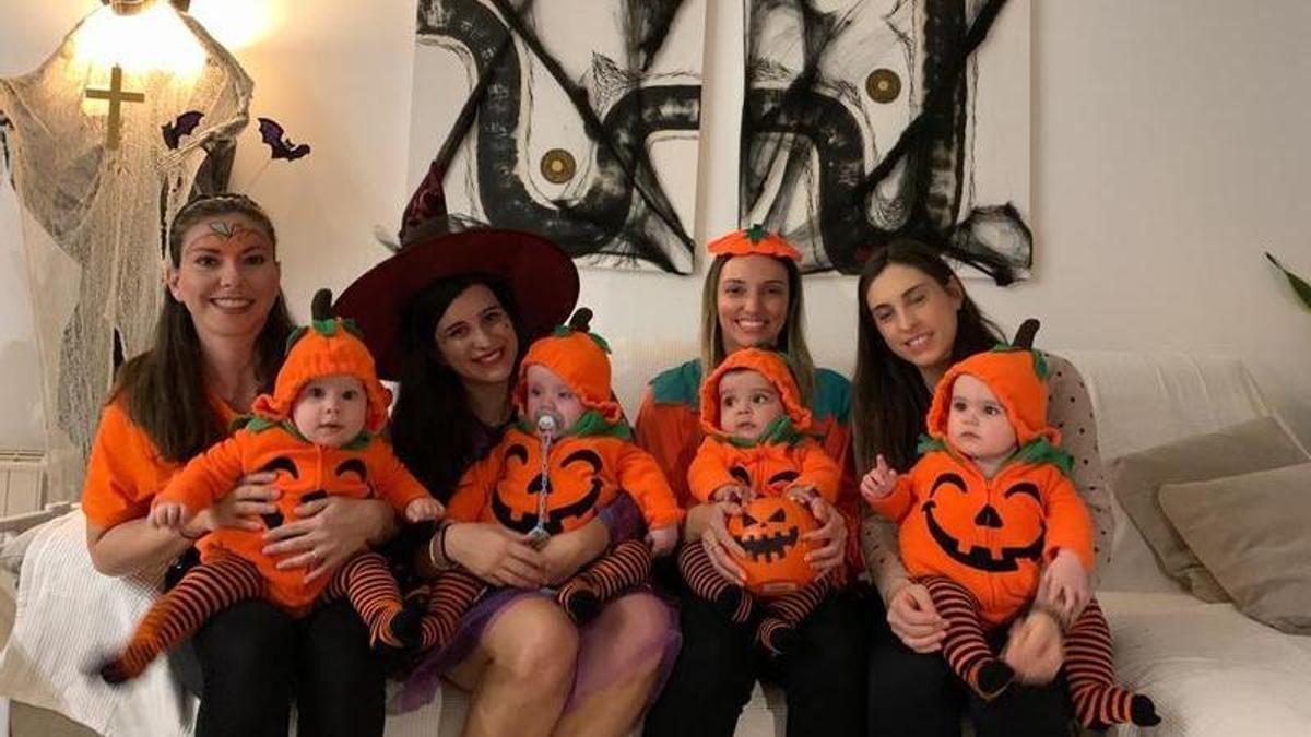 Cuatro alicantinas celebran la fiesta de Halloween en comopañía de sus hijos