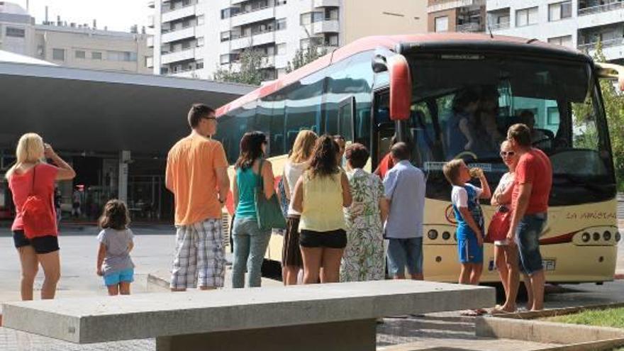 El Consell rompe la barrera provincial para mejorar el servicio de autobús