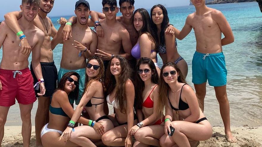 Claudia, una de las estudiantes contagiadas en el macrobrote de Mallorca: &quot;En el hotel nos juntamos con gente de Alicante, Murcia...&quot;