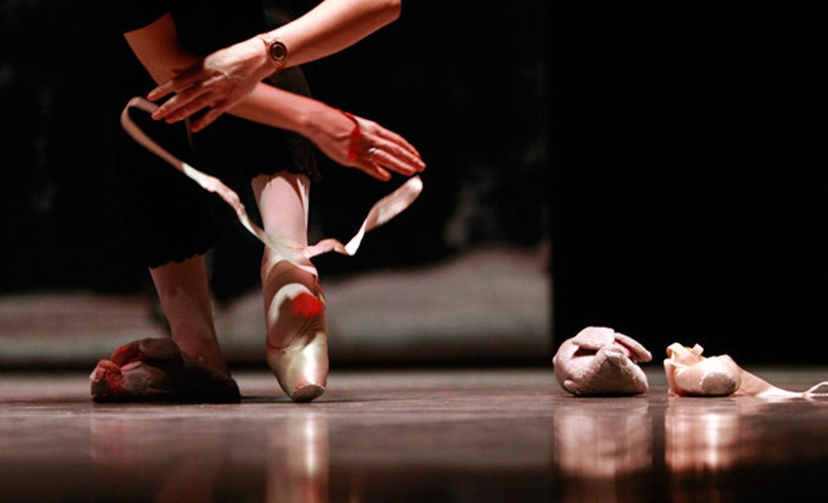 Ballarins durant l’assaig d’’El llac dels cignes’ a Taipei. Ballarins durant l’assaig d’’El llac dels cignes’ a Taipei.