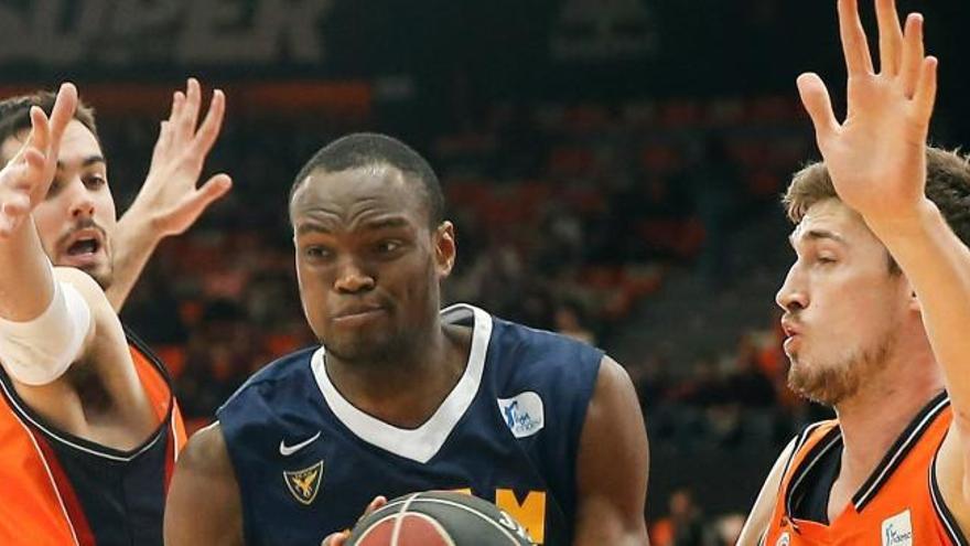 Kevin Tumba, primera renovación del UCAM Murcia