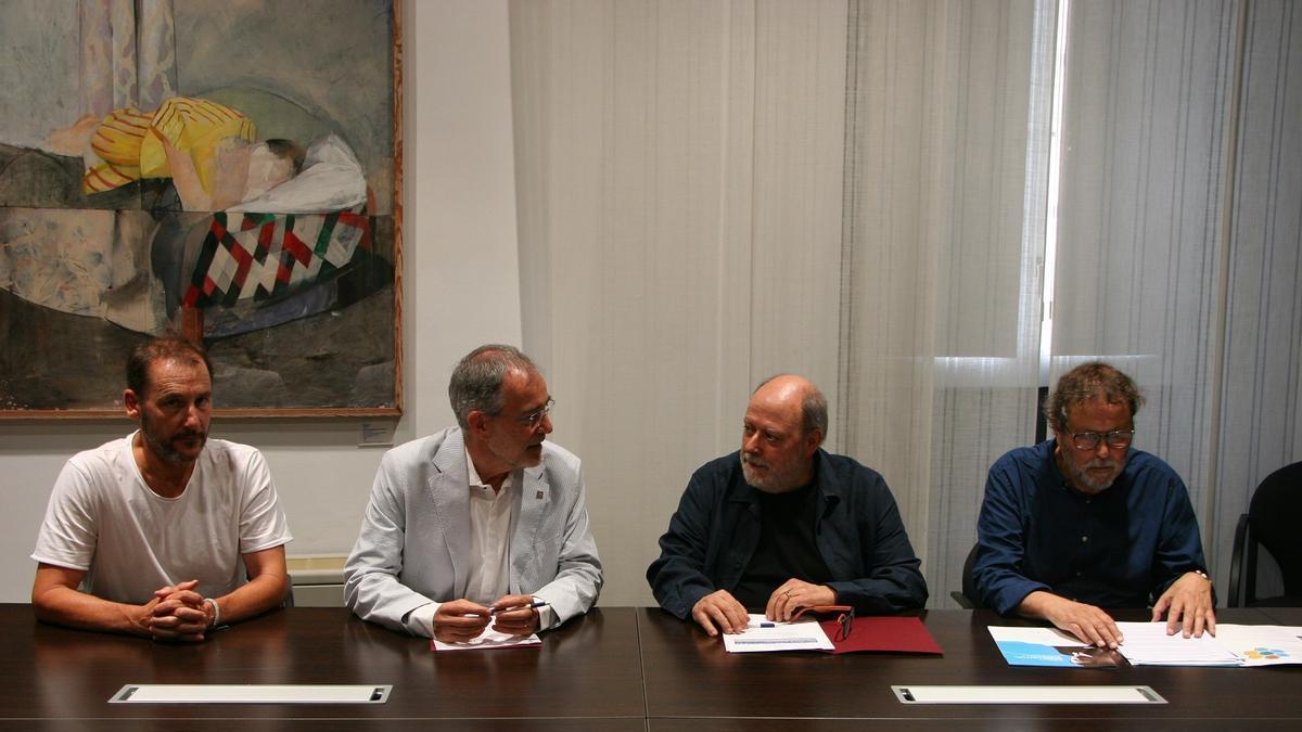 Imatge de l'acte de signatura del conveni al Rectorat de la Universitat de Girona