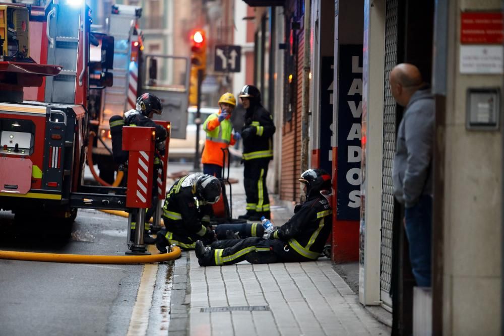 Un herido grave en un incendio en Gijón