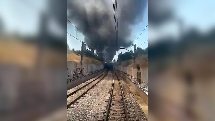 VÍDEO | Un incendio en una finca cerca de Son Sardina obliga a cerrar el metro de Palma