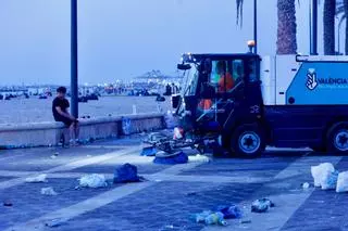 Limpieza tras la noche de San Juan en València