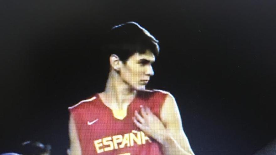 Antonio Morales en el Europeo 3x3 defendiendo los colores de España